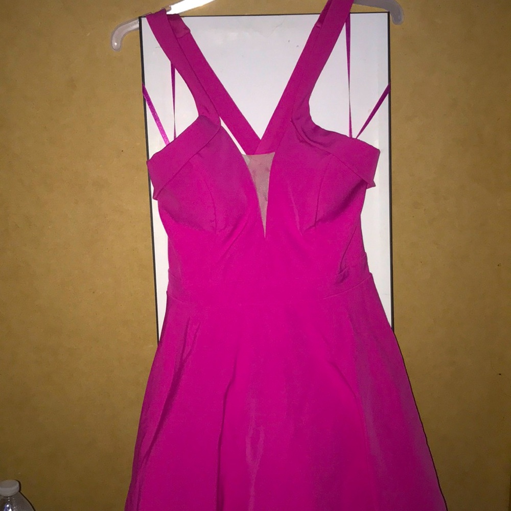 The size is a 7 and its a pink a vibrant pink